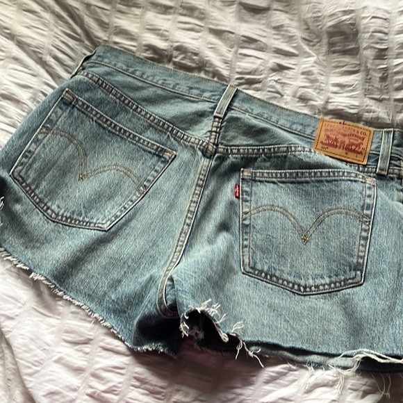 LEVI 501 jean shorts - Picture 4 of 4
